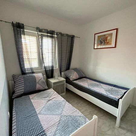Apartmani Ira Vir Habitación foto